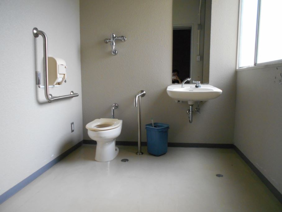 車椅子トイレの寸法とは 広さが確保されている理由やドア幅を解説 障害者のドクゼツ本音とーく