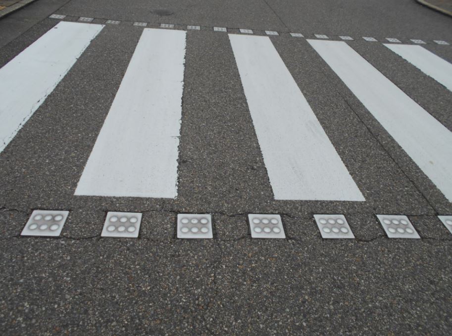 横断歩道の点字ブロック