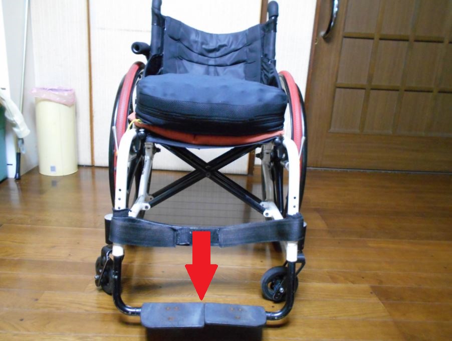 フットレストが上がらない車椅子