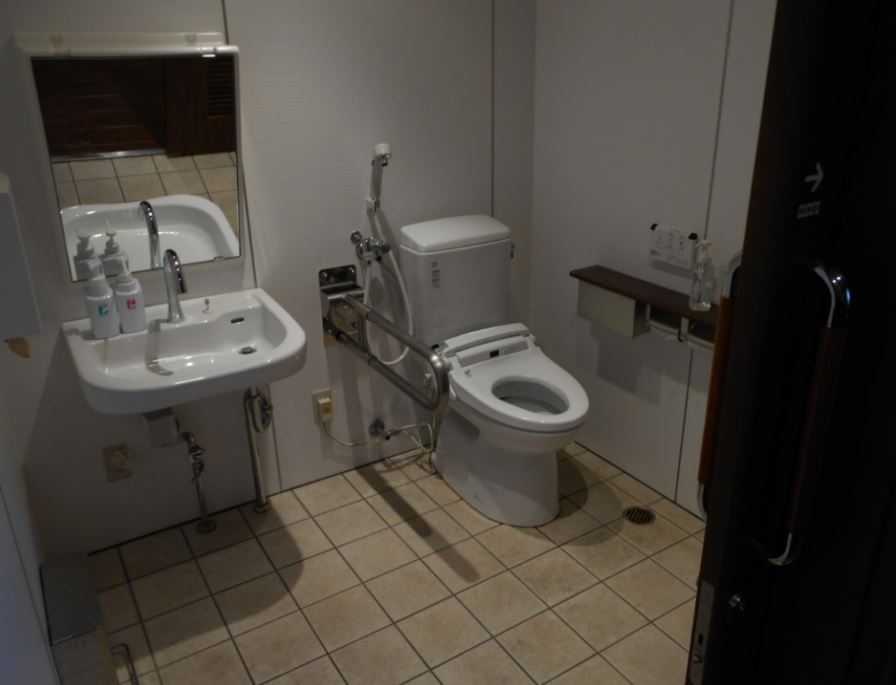 ココス砺波店の車椅子用トイレ