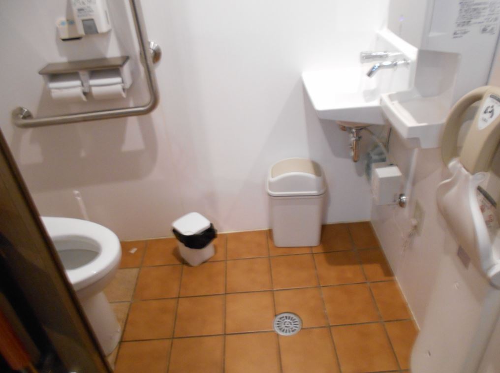 ココス千代田店の車椅子用トイレ
